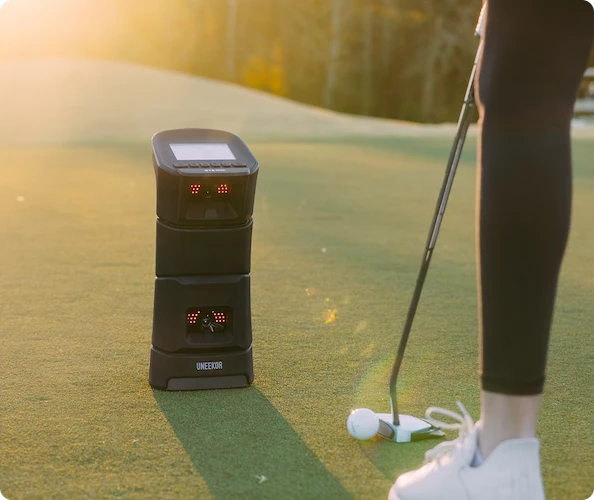 Uneekor EYE MINI Launch Monitor placed on lawn